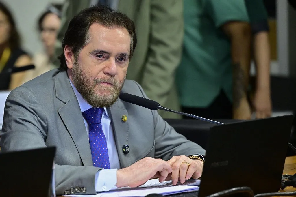 Plínio Valério concorre à reeleição ao Senado pelo Amazonas em 2026